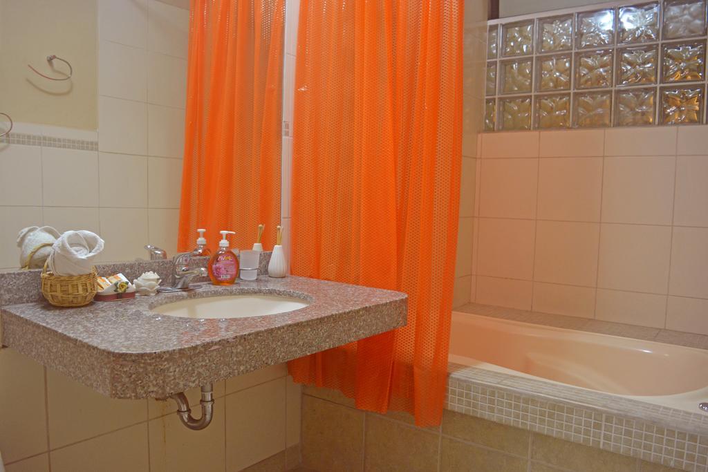 Taytaypa Rooms & Apartments Lima Airport Exteriör bild